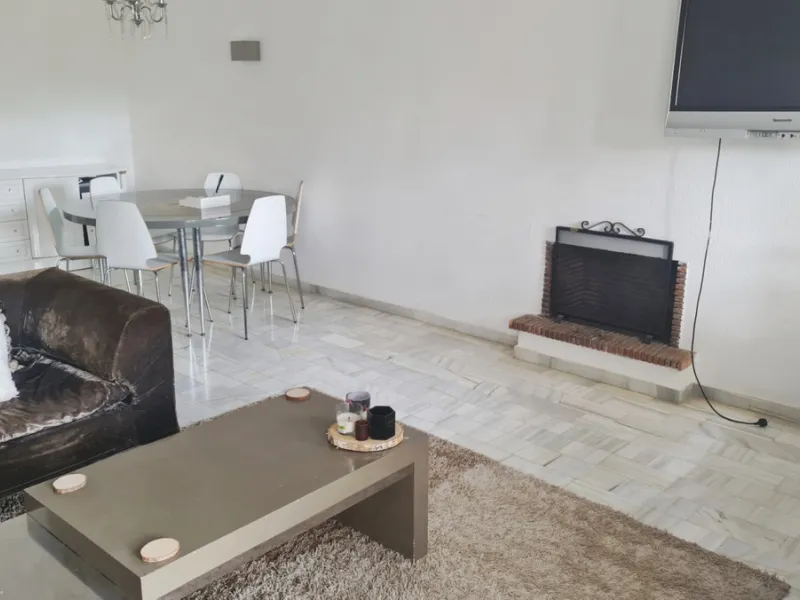 Surrounded by 12.000 m2 of gardens for only 12 properties and  in front of las Brisas Golf. This lovely ,  3 bedrooms duplex with 2  bahrooms and  guess toilet .Offers you communal pool and gardens, to enjoy "the golf-valley way of life". Air cond all the