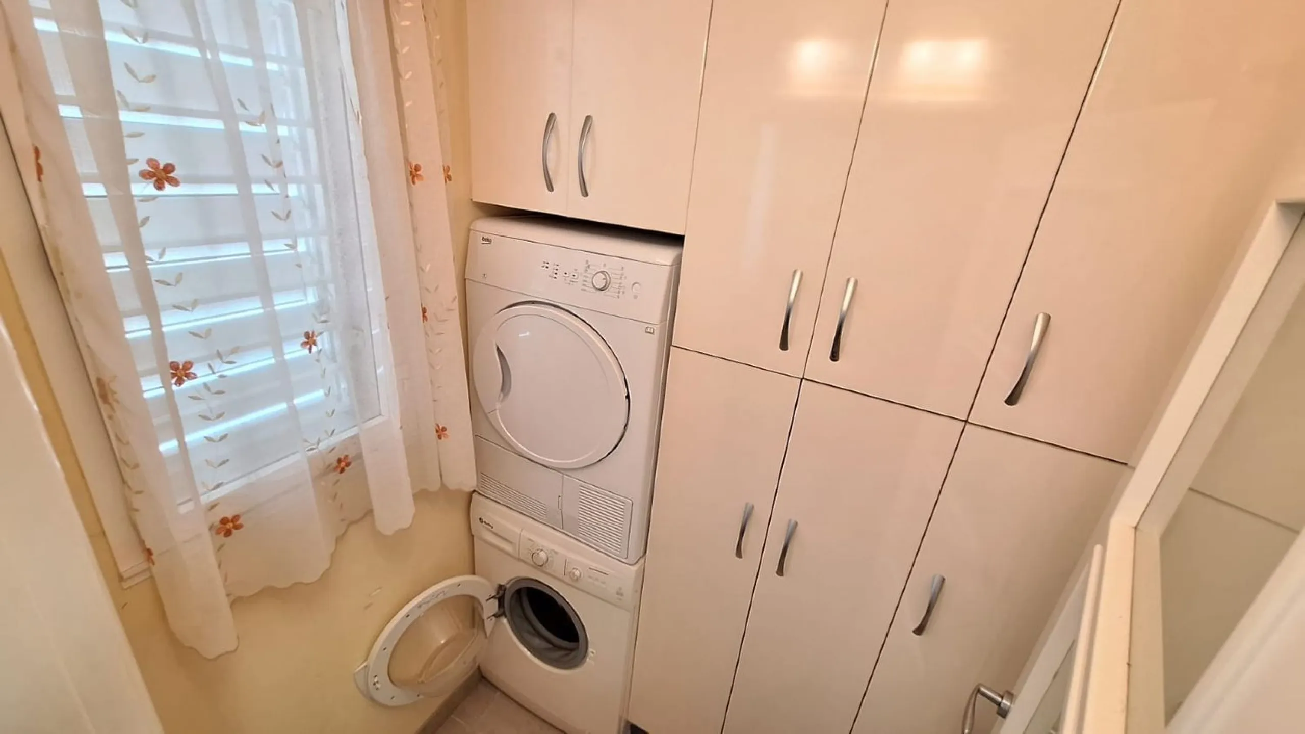 Exclusive seafront ground floor apartment in Masía Blanca, El Vendrell