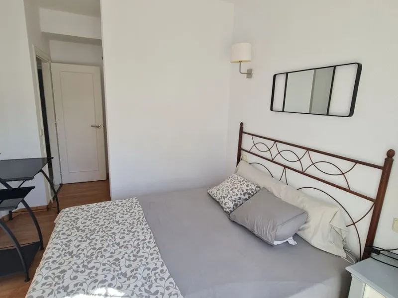 Surrounded by 12.000 m2 of gardens for only 12 properties and  in front of las Brisas Golf. This lovely ,  3 bedrooms duplex with 2  bahrooms and  guess toilet .Offers you communal pool and gardens, to enjoy "the golf-valley way of life". Air cond all the