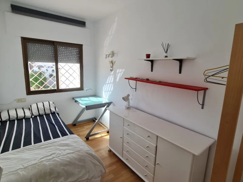 Surrounded by 12.000 m2 of gardens for only 12 properties and  in front of las Brisas Golf. This lovely ,  3 bedrooms duplex with 2  bahrooms and  guess toilet .Offers you communal pool and gardens, to enjoy "the golf-valley way of life". Air cond all the