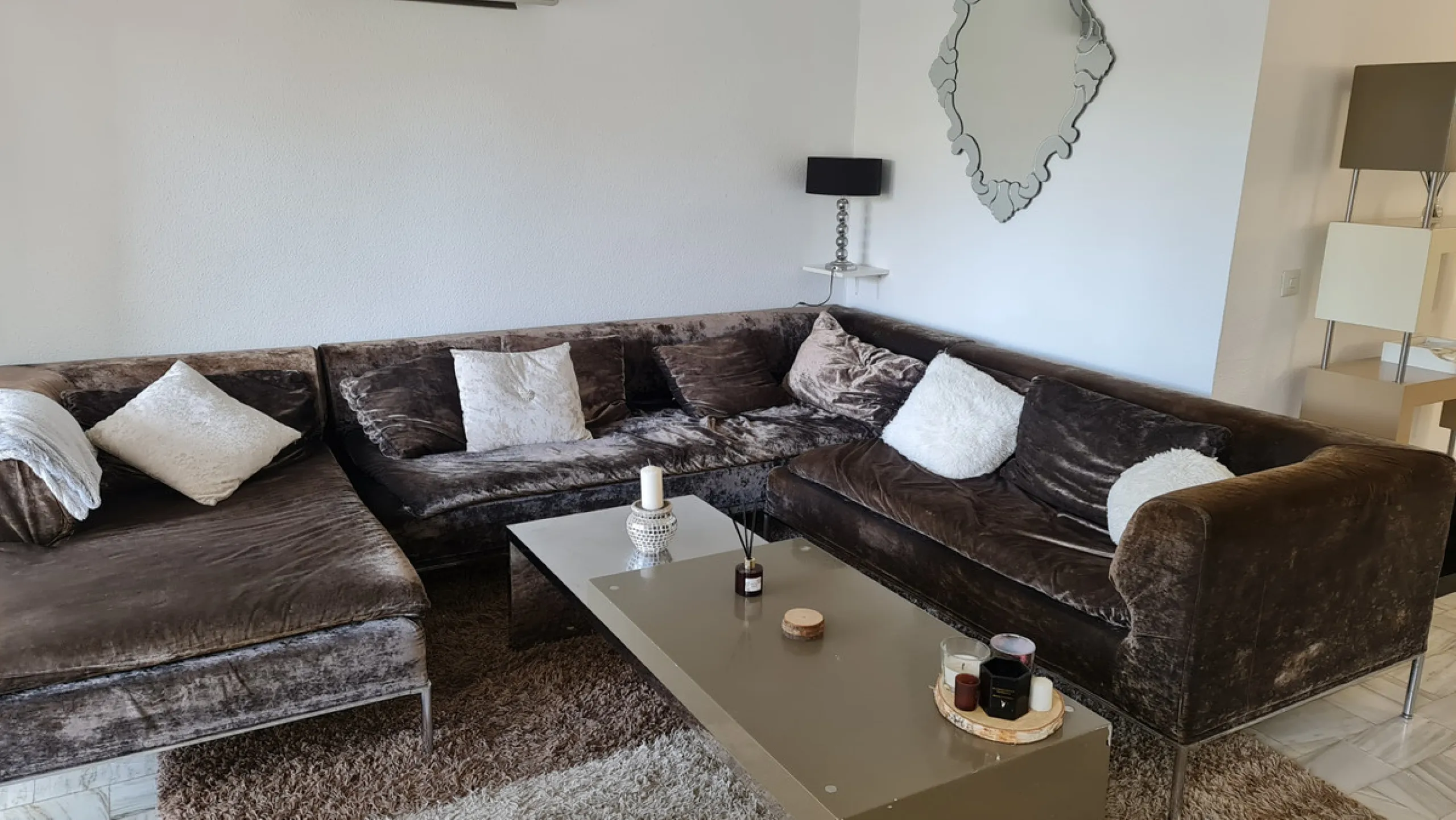 Surrounded by 12.000 m2 of gardens for only 12 properties and  in front of las Brisas Golf. This lovely ,  3 bedrooms duplex with 2  bahrooms and  guess toilet .Offers you communal pool and gardens, to enjoy "the golf-valley way of life". Air cond all the
