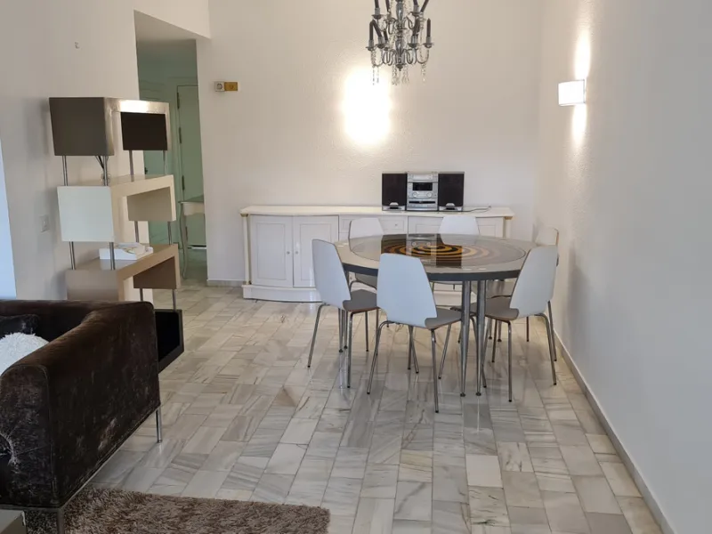 Surrounded by 12.000 m2 of gardens for only 12 properties and  in front of las Brisas Golf. This lovely ,  3 bedrooms duplex with 2  bahrooms and  guess toilet .Offers you communal pool and gardens, to enjoy "the golf-valley way of life". Air cond all the