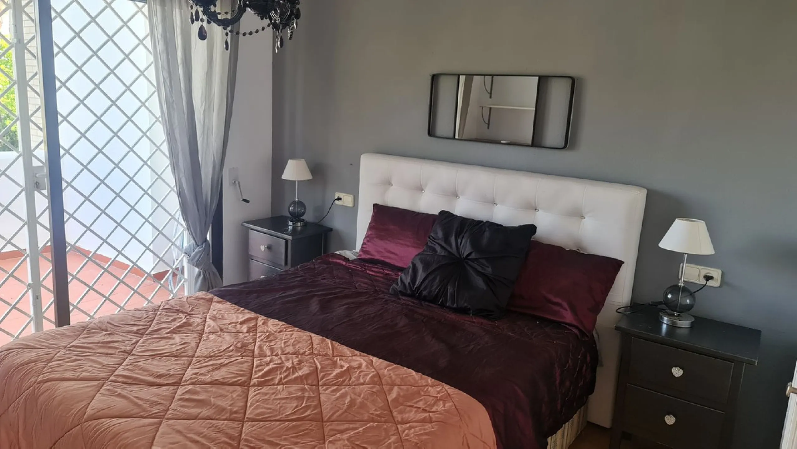 Surrounded by 12.000 m2 of gardens for only 12 properties and  in front of las Brisas Golf. This lovely ,  3 bedrooms duplex with 2  bahrooms and  guess toilet .Offers you communal pool and gardens, to enjoy "the golf-valley way of life". Air cond all the