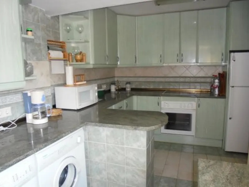 Surrounded by 12.000 m2 of gardens for only 12 properties and  in front of las Brisas Golf. This lovely ,  3 bedrooms duplex with 2  bahrooms and  guess toilet .Offers you communal pool and gardens, to enjoy "the golf-valley way of life". Air cond all the