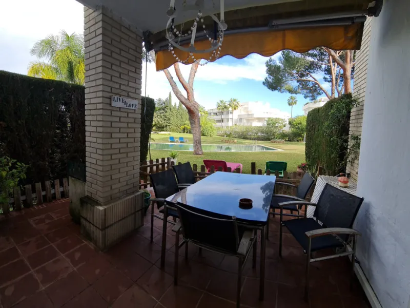 Surrounded by 12.000 m2 of gardens for only 12 properties and  in front of las Brisas Golf. This lovely ,  3 bedrooms duplex with 2  bahrooms and  guess toilet .Offers you communal pool and gardens, to enjoy "the golf-valley way of life". Air cond all the