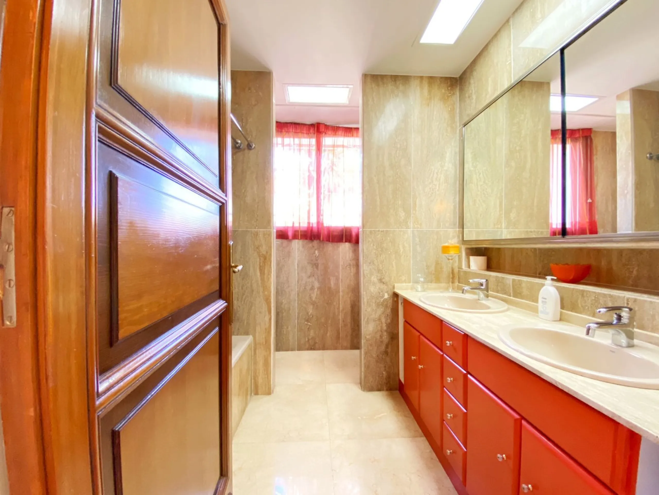 Impressive independent villa with very large spaces built on one floor and located near the center of Marbella.