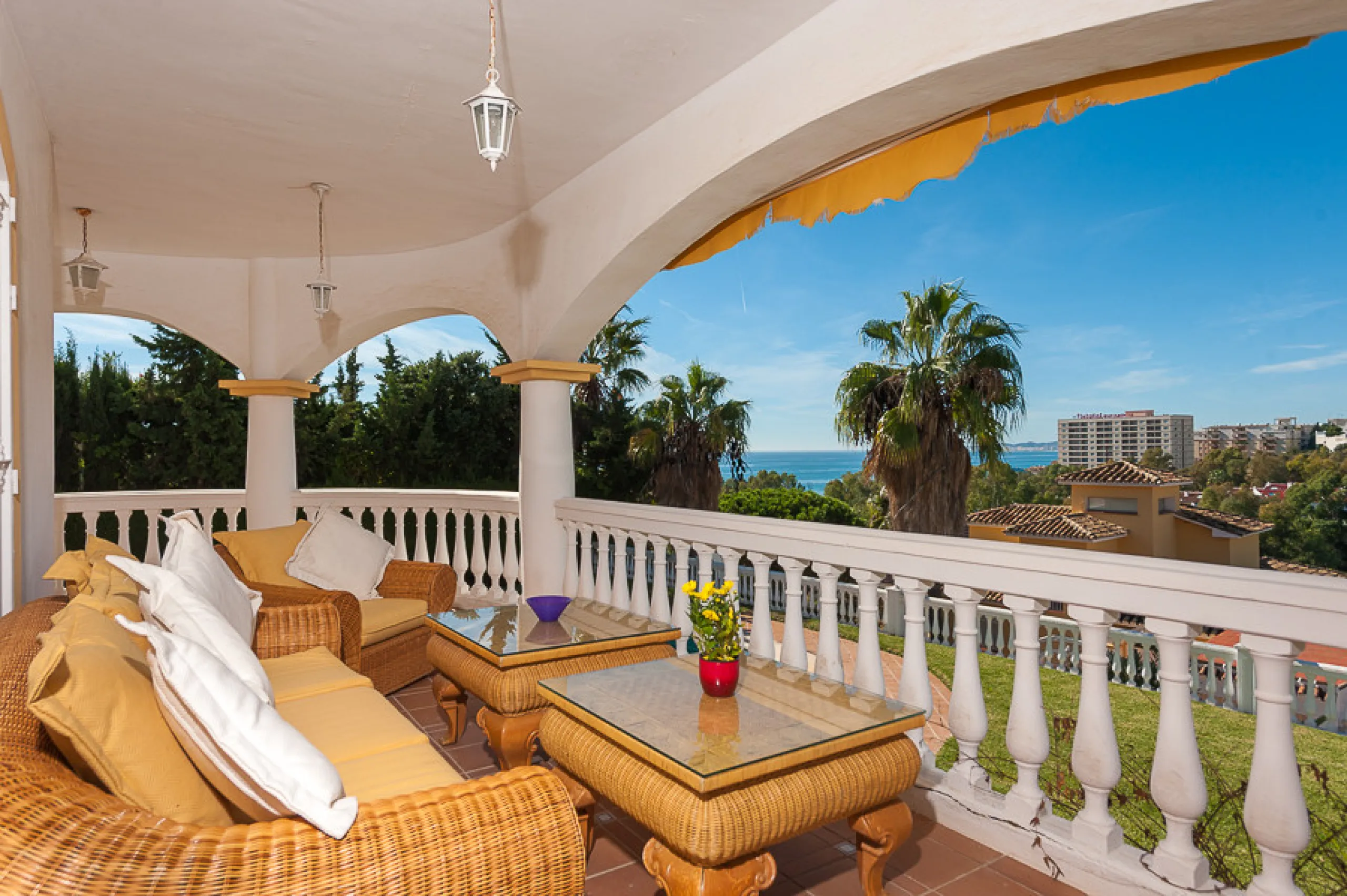 Well presented 4 bedroom villa, with fitted kitchen, garage parking, private pool and garden.  South West facing with views of the Mountains and the sea from the sunny terraces.