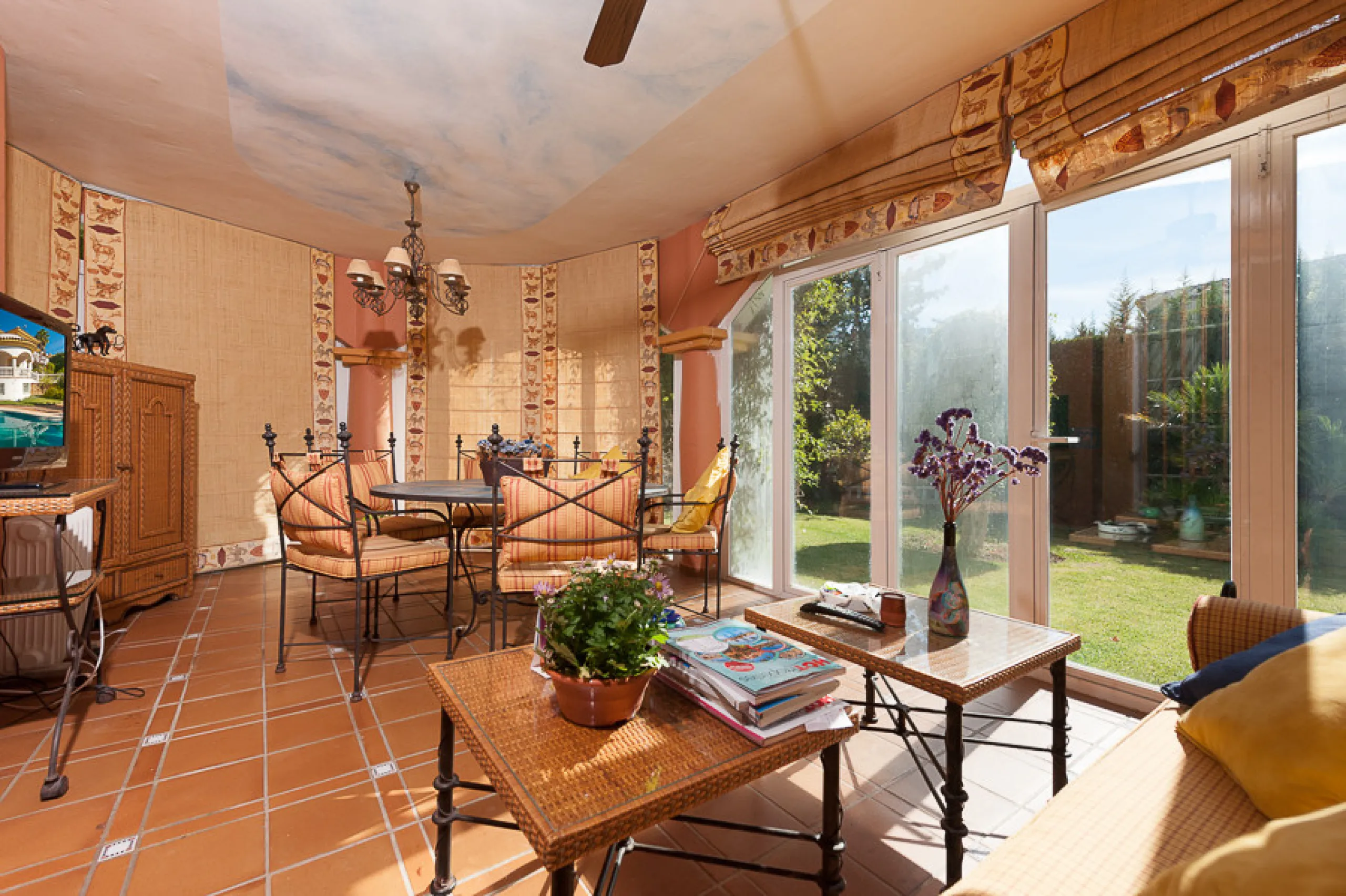 Well presented 4 bedroom villa, with fitted kitchen, garage parking, private pool and garden.  South West facing with views of the Mountains and the sea from the sunny terraces.