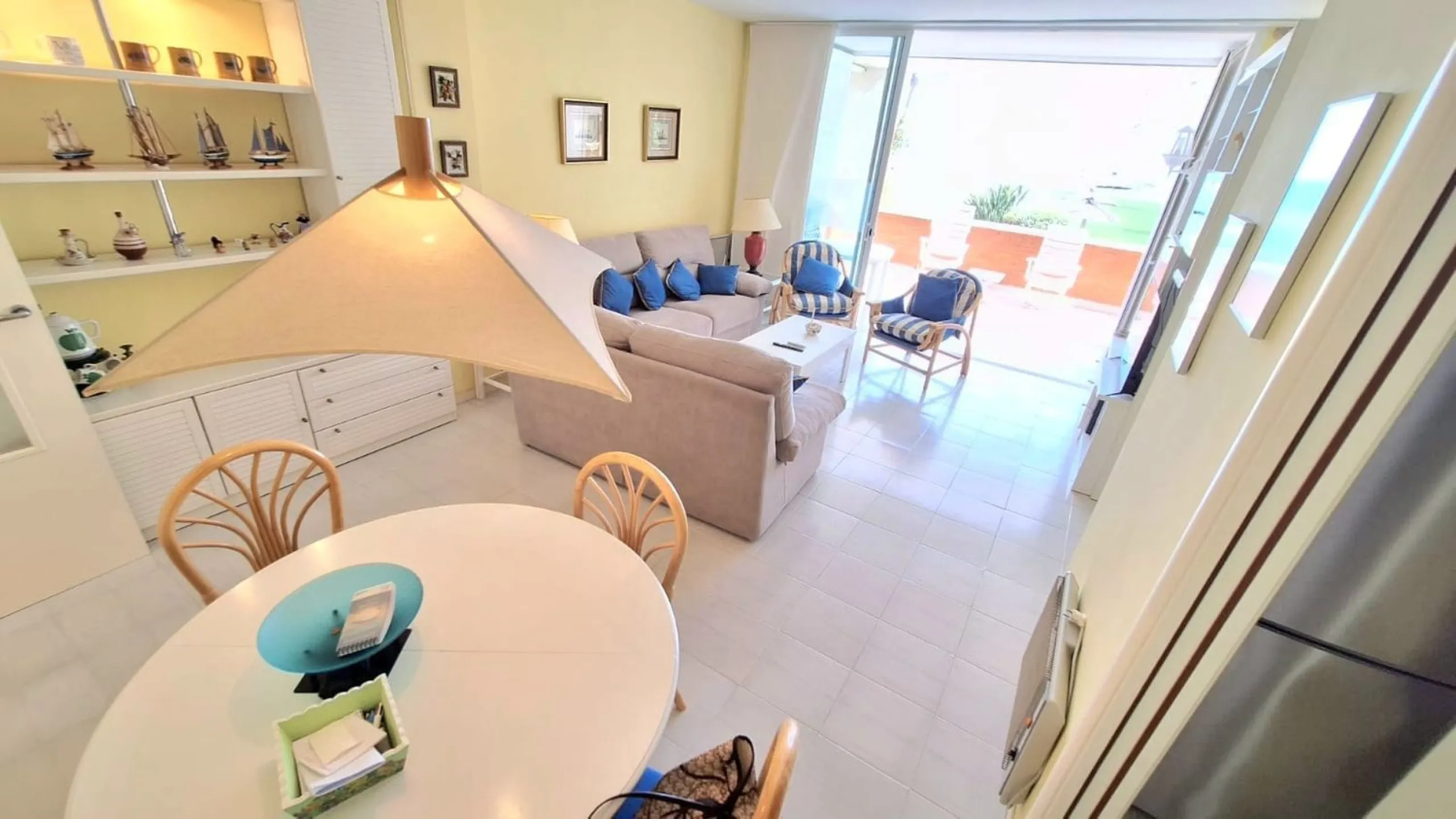 Exclusive seafront ground floor apartment in Masía Blanca, El Vendrell