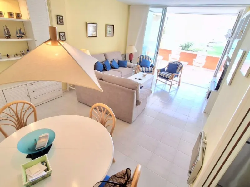 Exclusive seafront ground floor apartment in Masía Blanca, El Vendrell