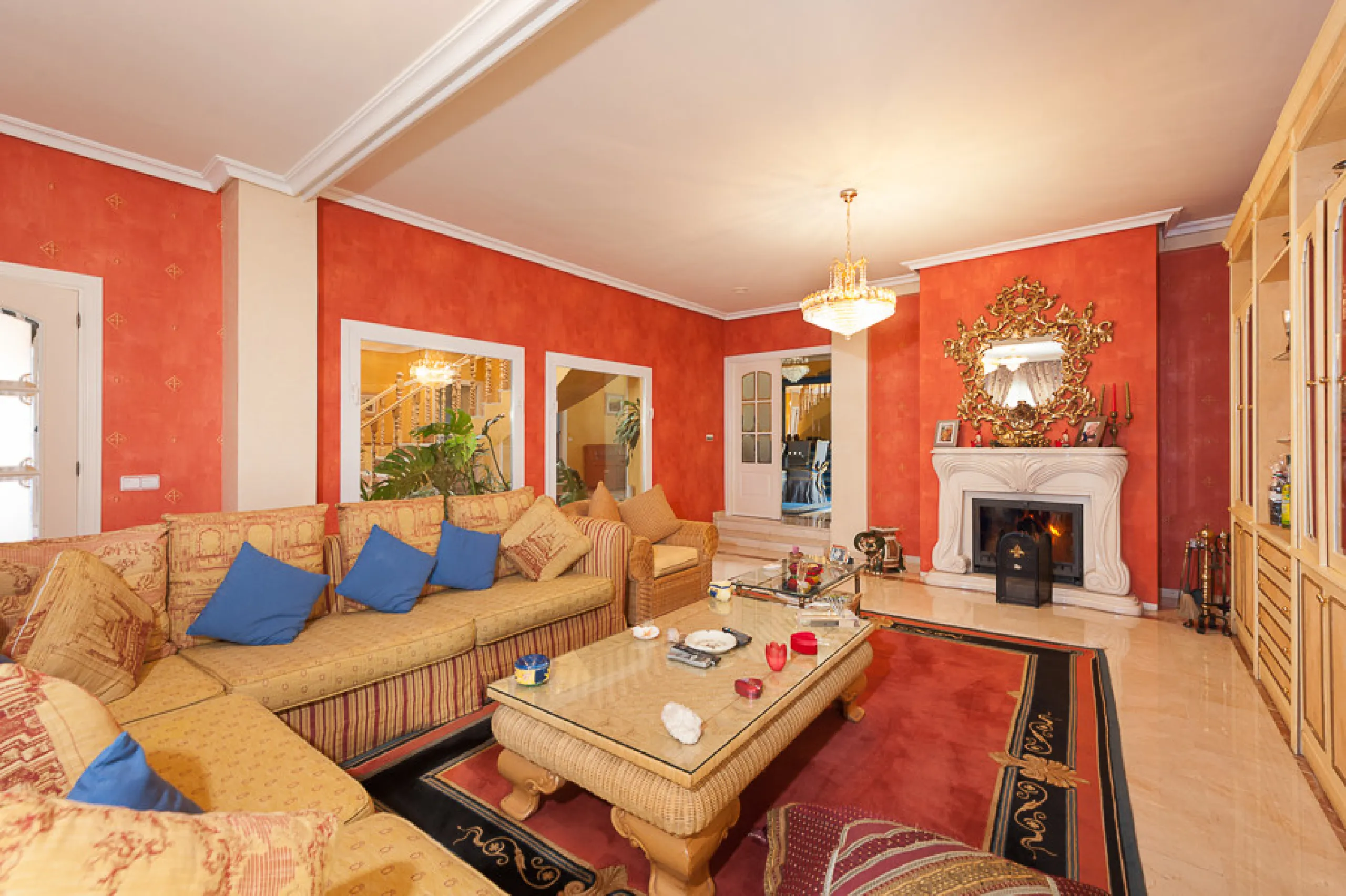 Well presented 4 bedroom villa, with fitted kitchen, garage parking, private pool and garden.  South West facing with views of the Mountains and the sea from the sunny terraces.