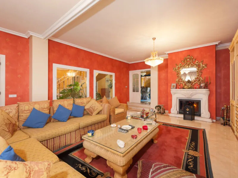 Well presented 4 bedroom villa, with fitted kitchen, garage parking, private pool and garden.  South West facing with views of the Mountains and the sea from the sunny terraces.