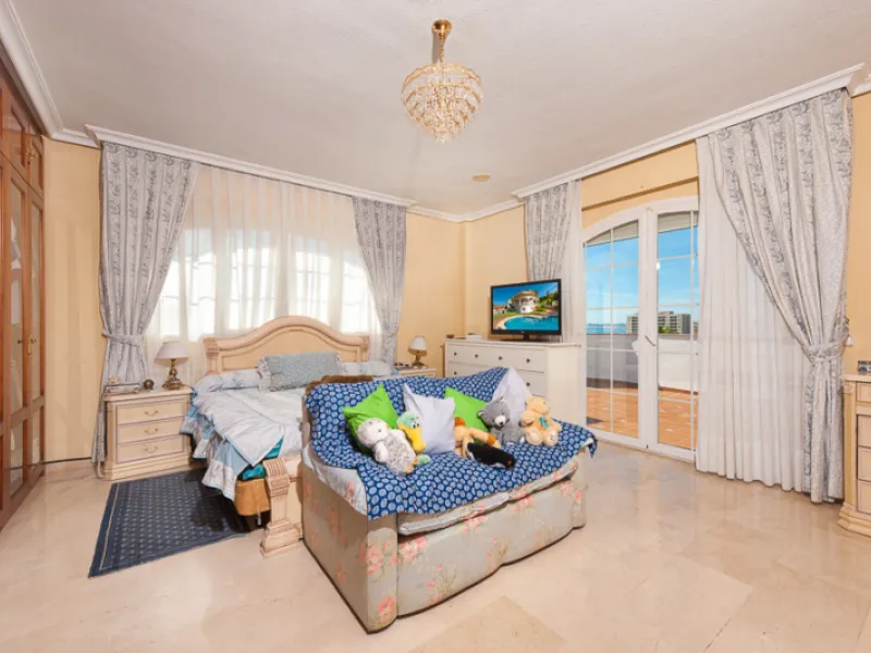Well presented 4 bedroom villa, with fitted kitchen, garage parking, private pool and garden.  South West facing with views of the Mountains and the sea from the sunny terraces.