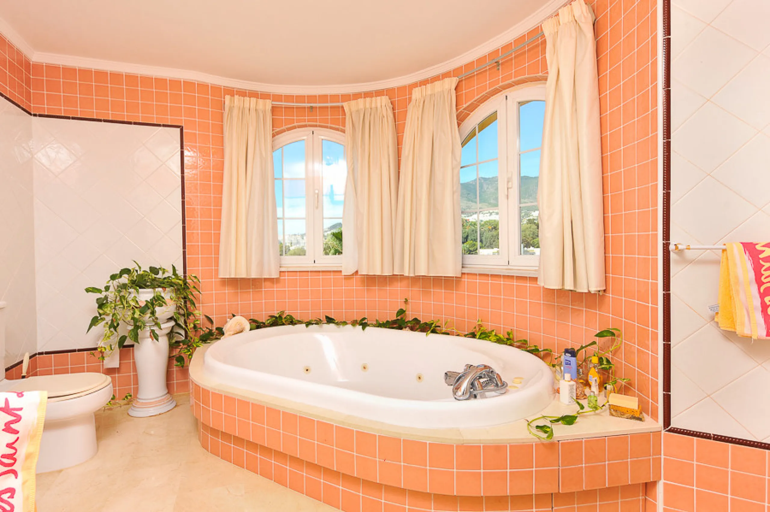 Well presented 4 bedroom villa, with fitted kitchen, garage parking, private pool and garden.  South West facing with views of the Mountains and the sea from the sunny terraces.