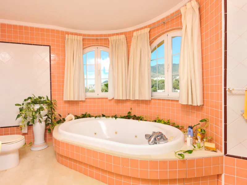 Well presented 4 bedroom villa, with fitted kitchen, garage parking, private pool and garden.  South West facing with views of the Mountains and the sea from the sunny terraces.