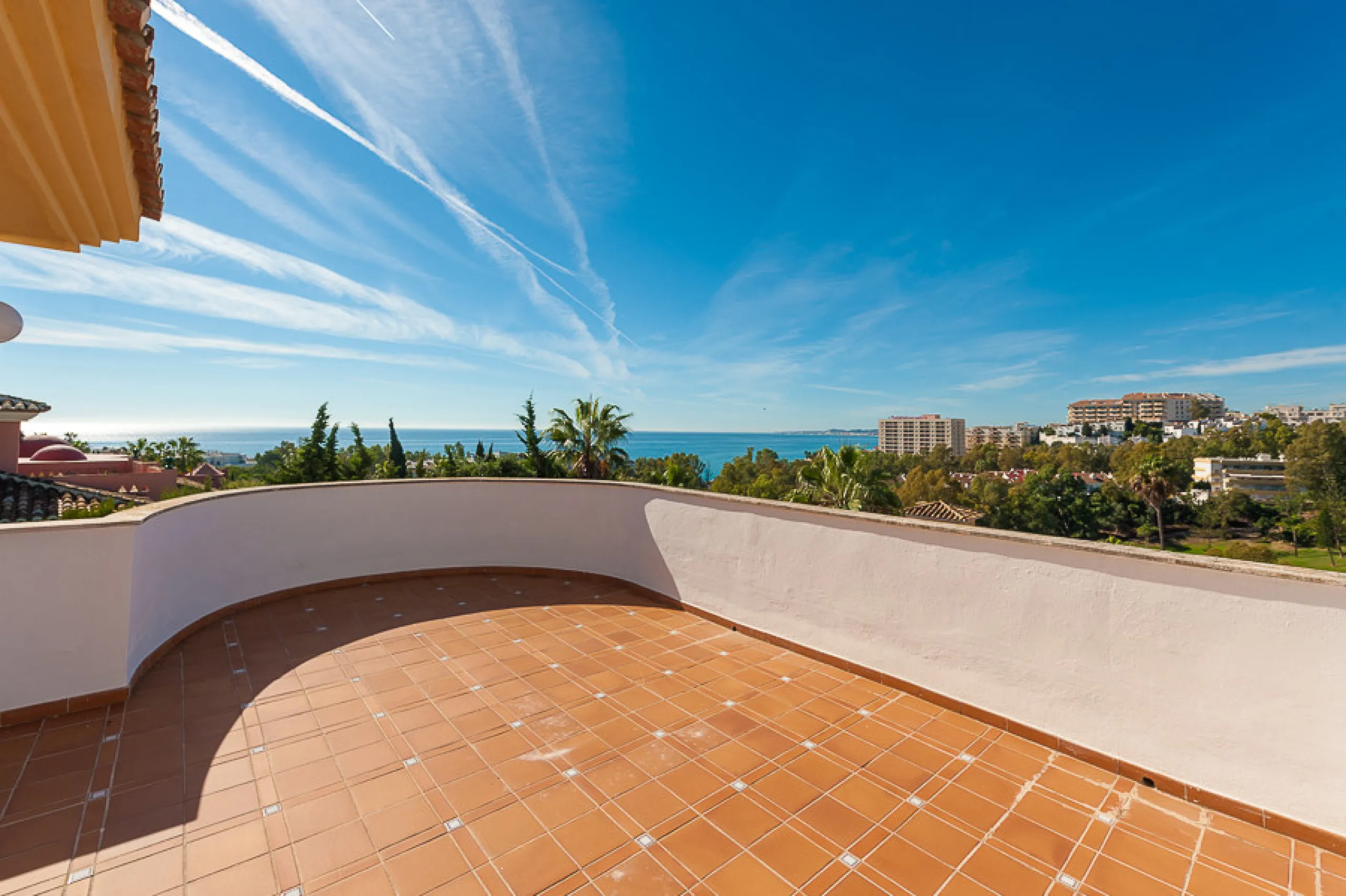 Well presented 4 bedroom villa, with fitted kitchen, garage parking, private pool and garden.  South West facing with views of the Mountains and the sea from the sunny terraces.