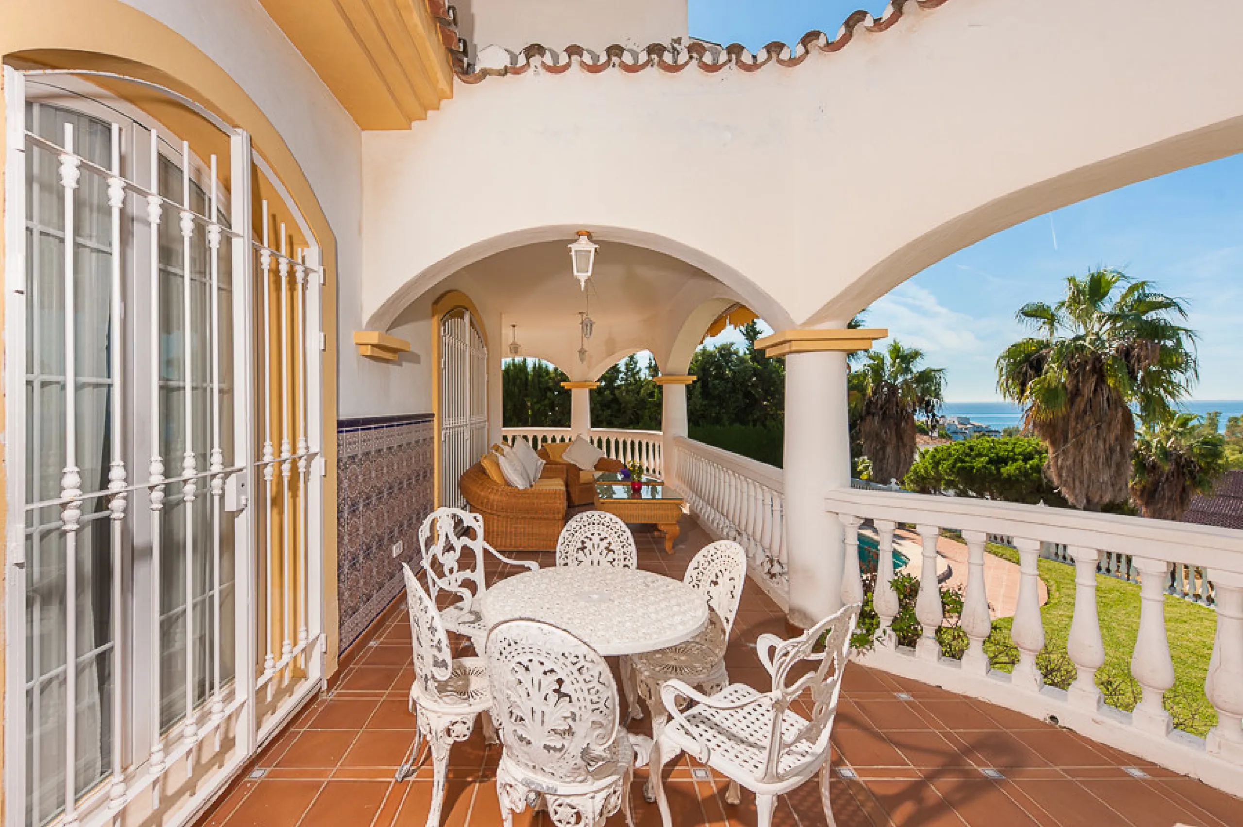 Well presented 4 bedroom villa, with fitted kitchen, garage parking, private pool and garden.  South West facing with views of the Mountains and the sea from the sunny terraces.