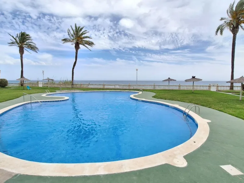 Exclusive seafront ground floor apartment in Masía Blanca, El Vendrell