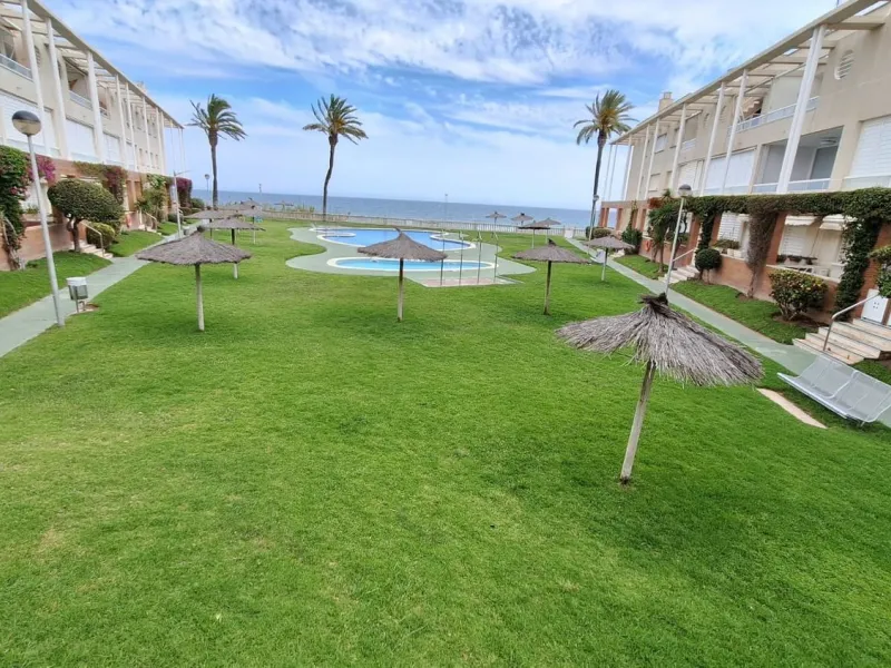 Exclusive seafront ground floor apartment in Masía Blanca, El Vendrell