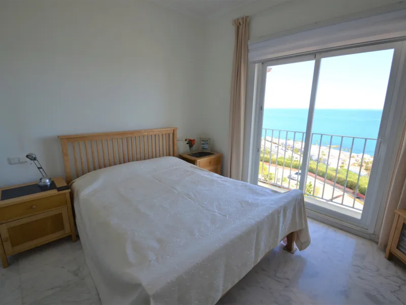 Apartment - Penthouse в продаже в Manilva, Málaga. В доме 3 спален и 2 ванных комнат. Площадь дома 115 м²