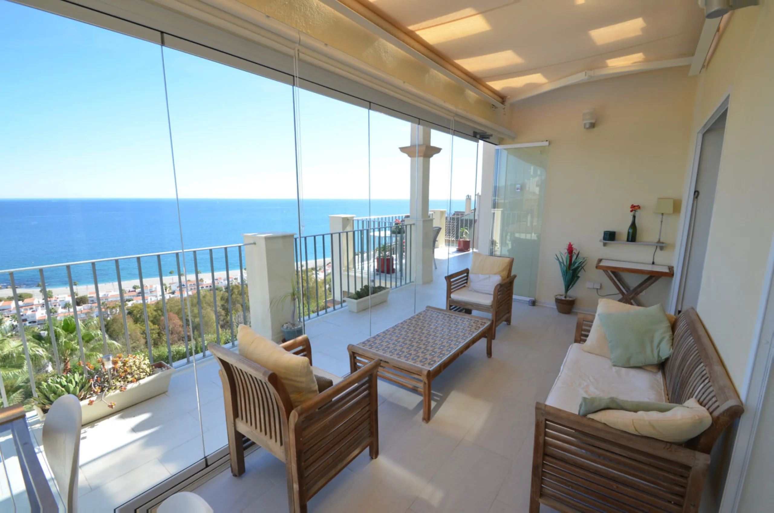 Apartment - Penthouse в продаже в Manilva, Málaga. В доме 3 спален и 2 ванных комнат. Площадь дома 115 м²