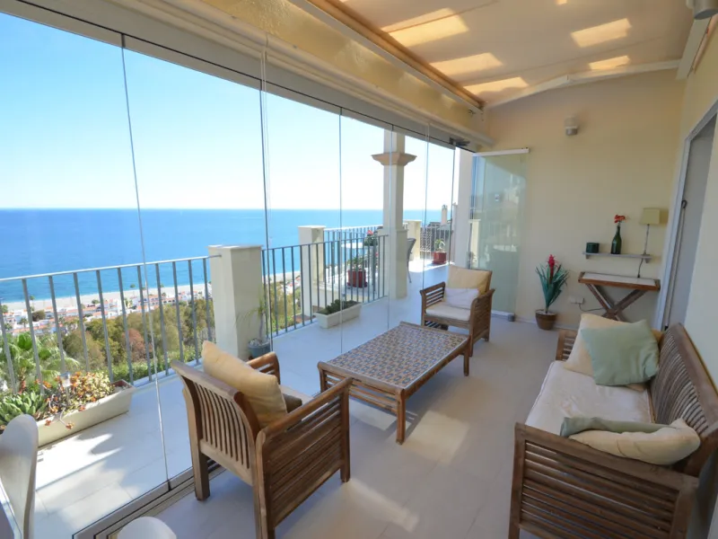 Apartment - Penthouse в продаже в Manilva, Málaga. В доме 3 спален и 2 ванных комнат. Площадь дома 115 м²