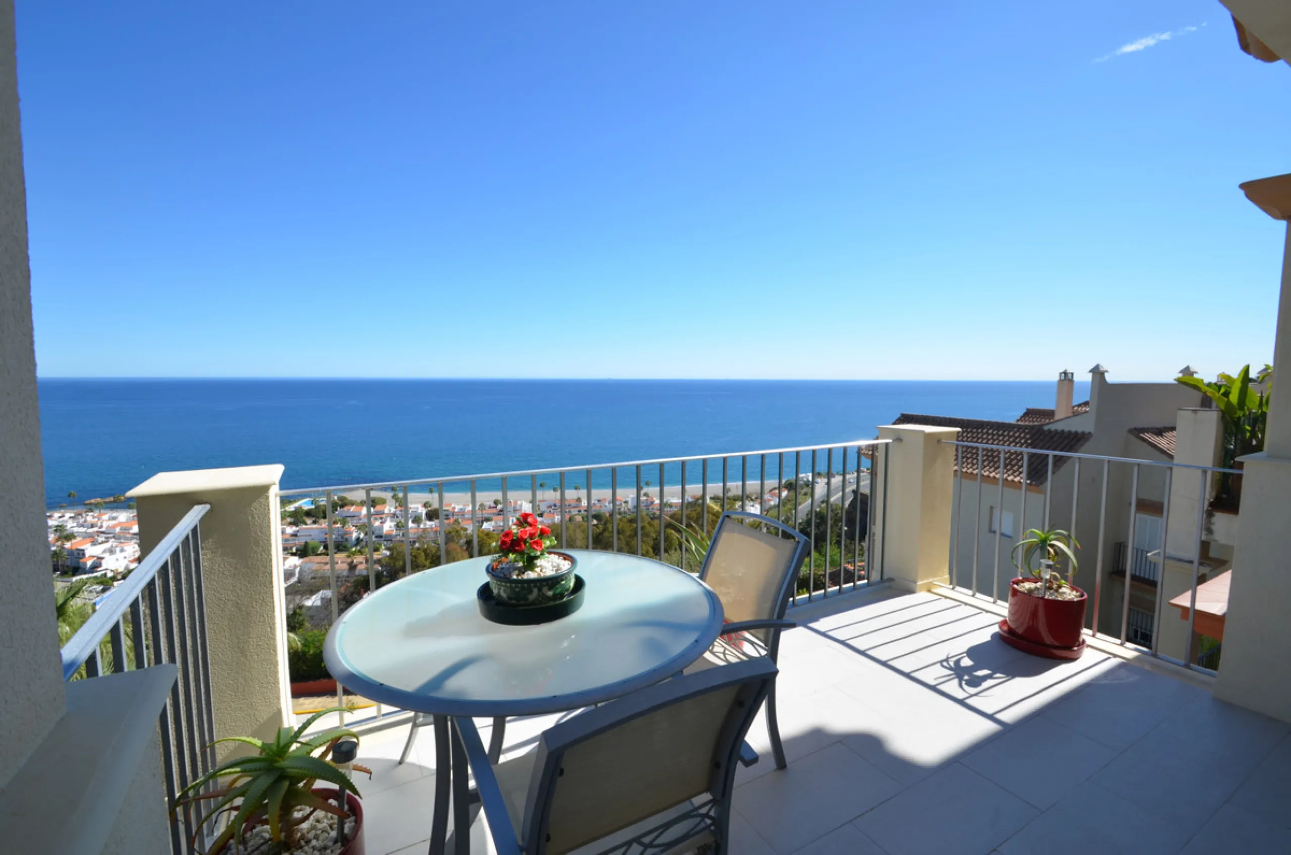 Apartment - Penthouse в продаже в Manilva, Málaga. В доме 3 спален и 2 ванных комнат. Площадь дома 115 м²