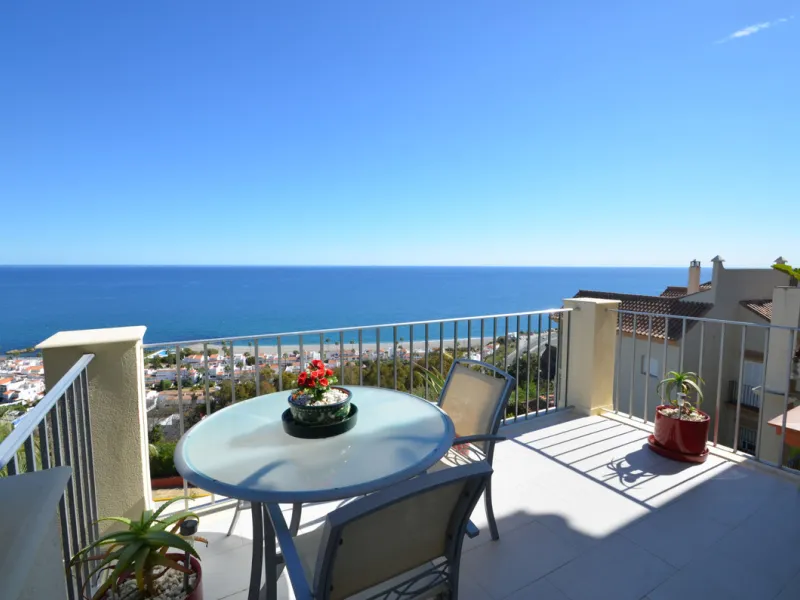 Apartment - Penthouse в продаже в Manilva, Málaga. В доме 3 спален и 2 ванных комнат. Площадь дома 115 м²