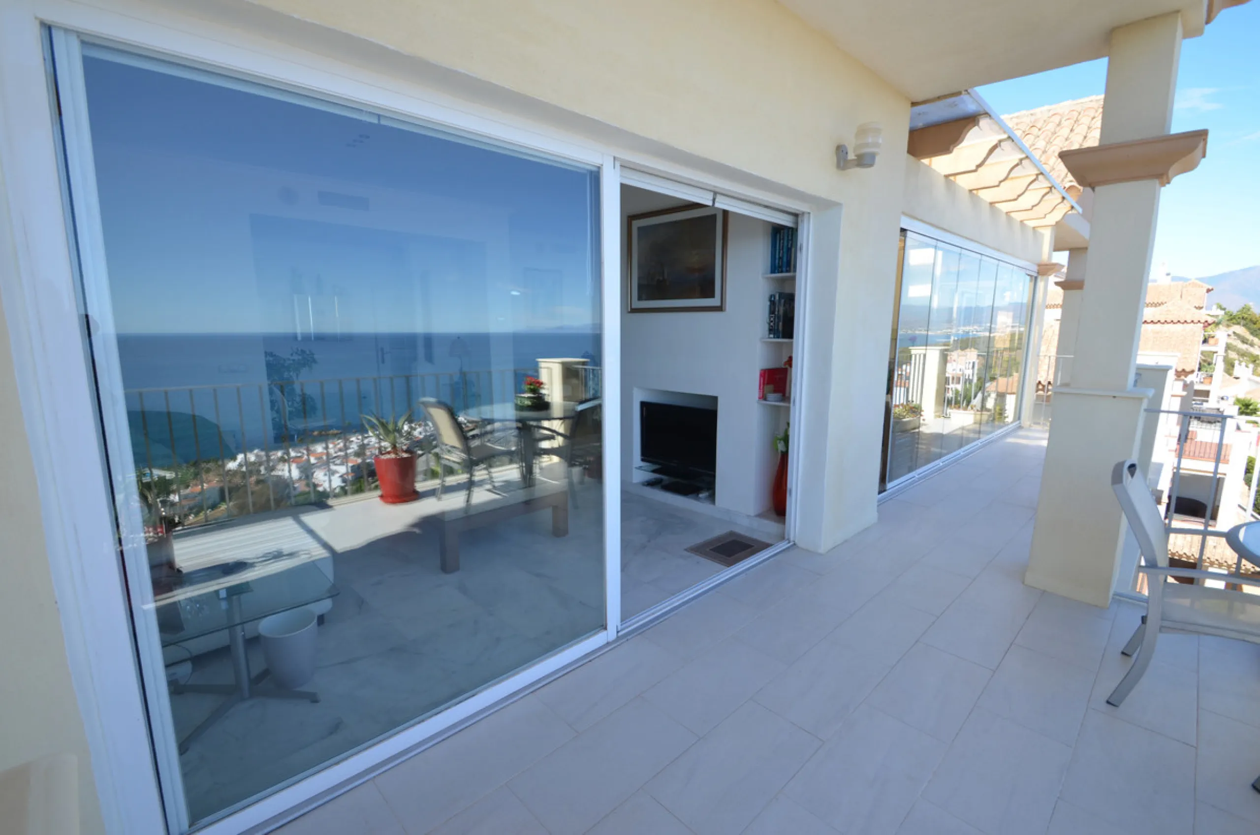 Apartment - Penthouse в продаже в Manilva, Málaga. В доме 3 спален и 2 ванных комнат. Площадь дома 115 м²