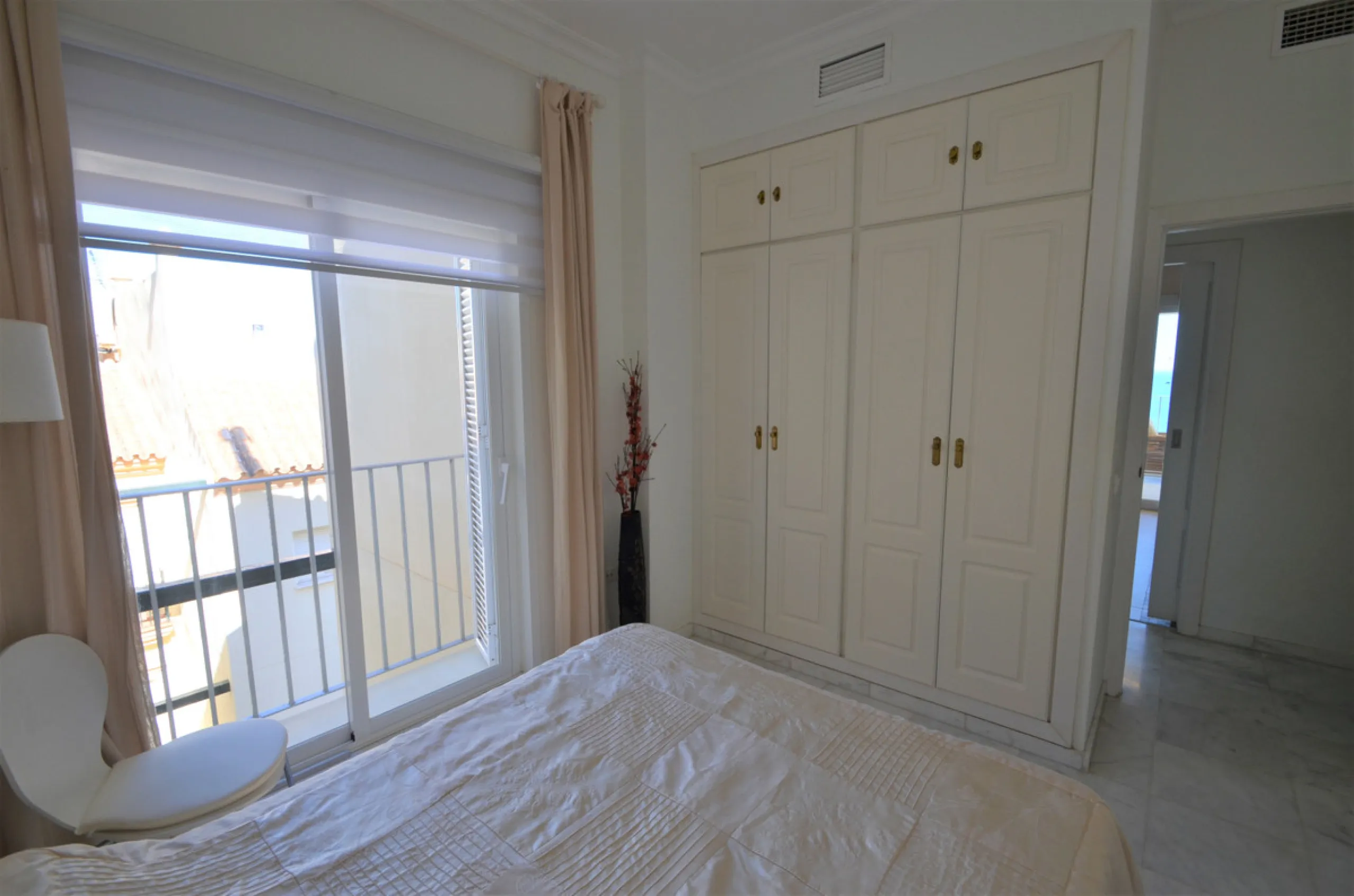 Apartment - Penthouse в продаже в Manilva, Málaga. В доме 3 спален и 2 ванных комнат. Площадь дома 115 м²