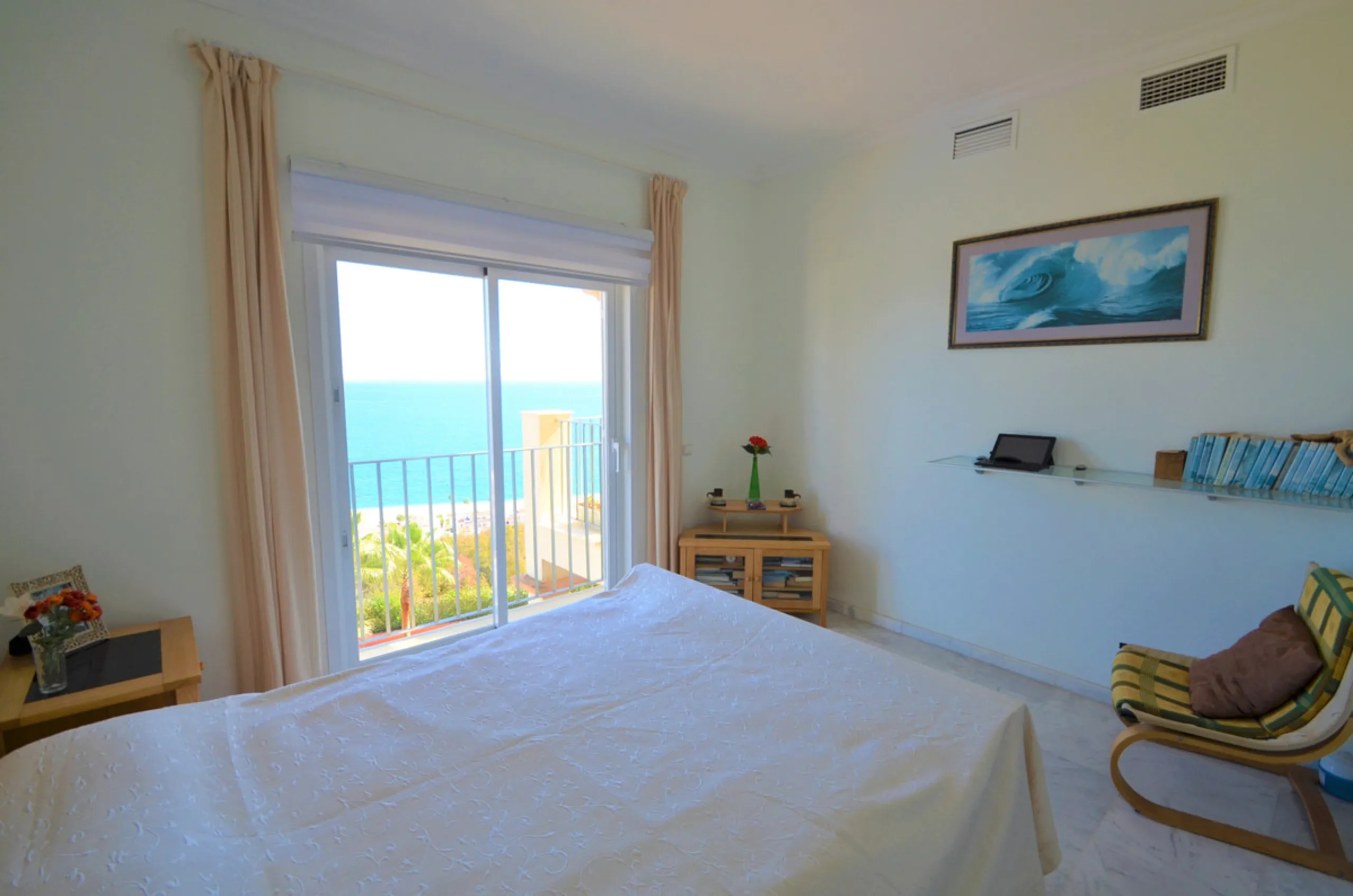 Apartment - Penthouse в продаже в Manilva, Málaga. В доме 3 спален и 2 ванных комнат. Площадь дома 115 м²