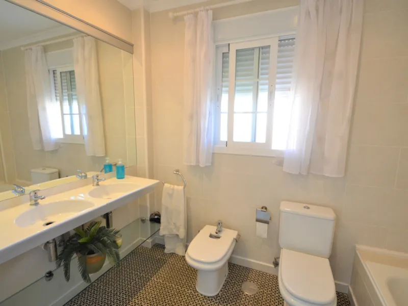 Apartment - Penthouse в продаже в Manilva, Málaga. В доме 3 спален и 2 ванных комнат. Площадь дома 115 м²