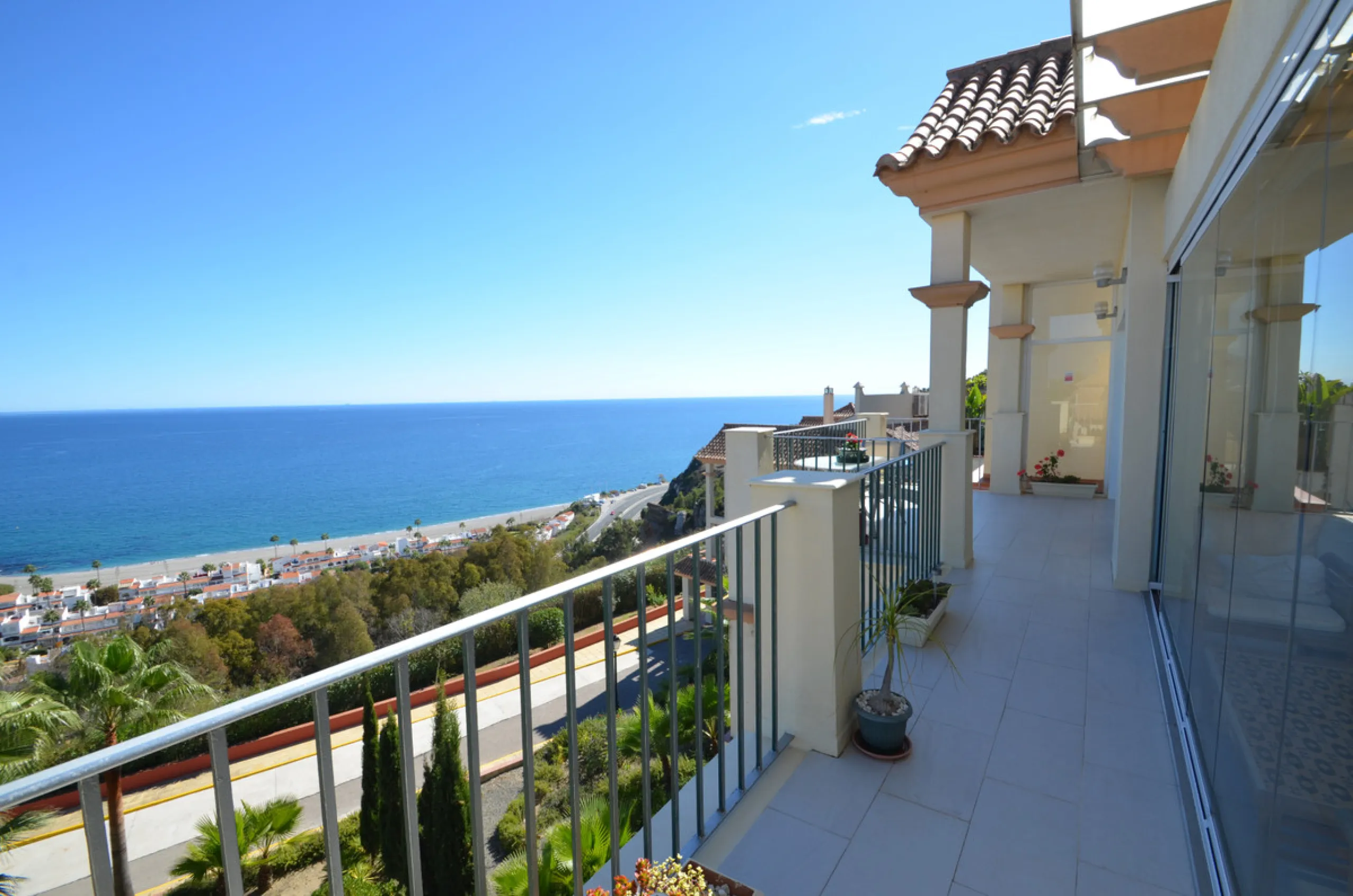 Apartment - Penthouse в продаже в Manilva, Málaga. В доме 3 спален и 2 ванных комнат. Площадь дома 115 м²