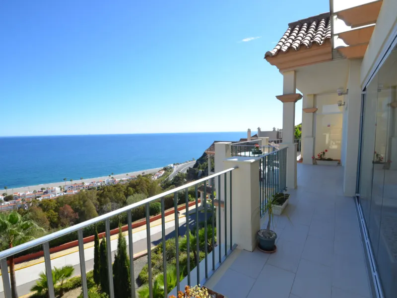 Apartment - Penthouse в продаже в Manilva, Málaga. В доме 3 спален и 2 ванных комнат. Площадь дома 115 м²