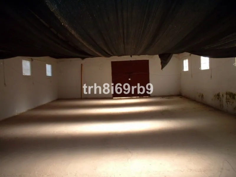 A prime investment project located only 15 minutes from Ronda. The finca consists of 7.5 hectares of olive plantation (approx 600 producing trees) and borders the National park of Grazalema. There are approx 1,100m2 of constructed warehouses and buildings