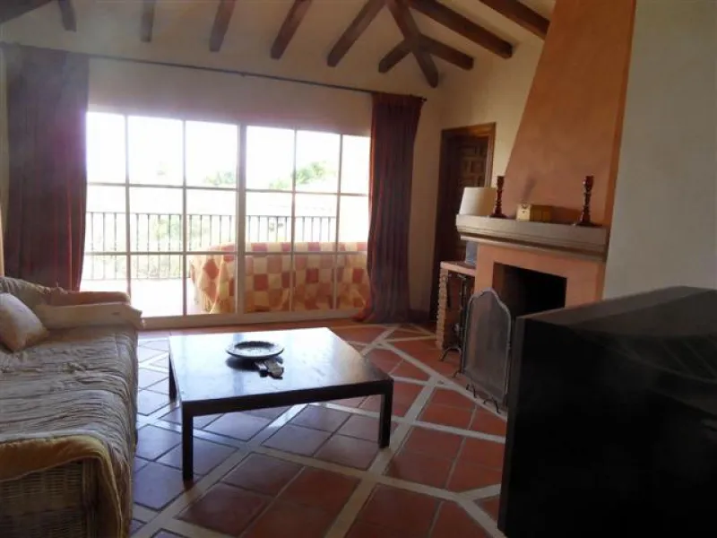 This luxury mansion is situated in La Vega del Colorado near La Quinta Golf, a gated community with 24h security. The property consists of 8 bedrooms (5 in the main house and another 3 in the adjacent guest house), 8 bathrooms (5+3), a guest toilet, 3 lar