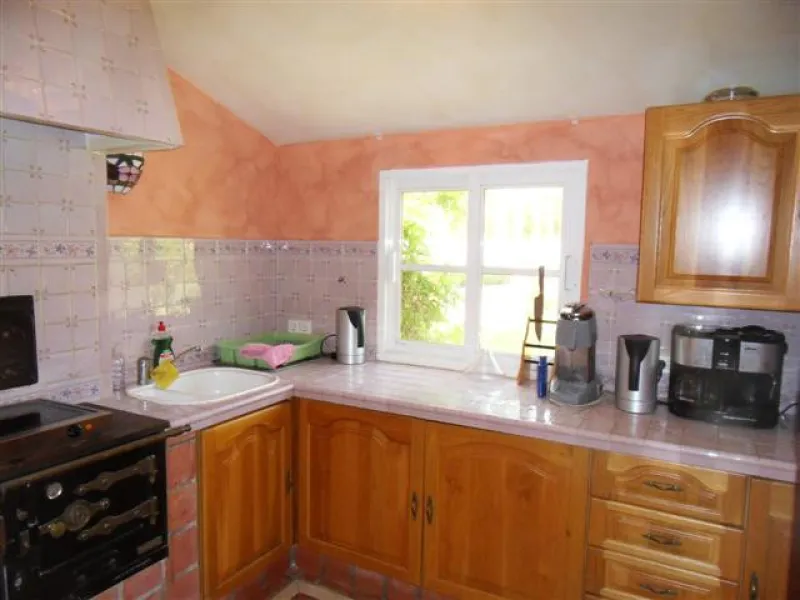 This luxury mansion is situated in La Vega del Colorado near La Quinta Golf, a gated community with 24h security. The property consists of 8 bedrooms (5 in the main house and another 3 in the adjacent guest house), 8 bathrooms (5+3), a guest toilet, 3 lar