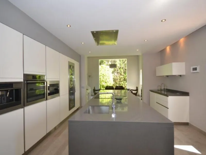 House - Detached Villa в продаже в Marbella, Málaga. В доме 6 спален и 6 ванных комнат. Площадь дома 700 м². Площадь участка 3200 м²