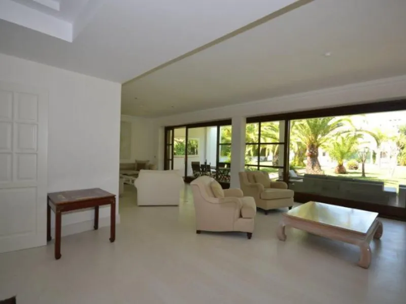 House - Detached Villa в продаже в Marbella, Málaga. В доме 6 спален и 6 ванных комнат. Площадь дома 700 м². Площадь участка 3200 м²