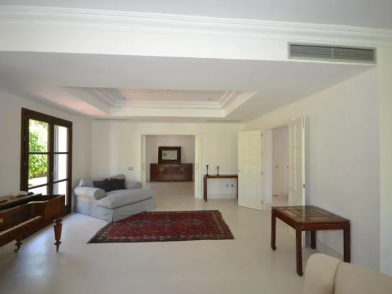 House - Detached Villa в продаже в Marbella, Málaga. В доме 6 спален и 6 ванных комнат. Площадь дома 700 м². Площадь участка 3200 м²