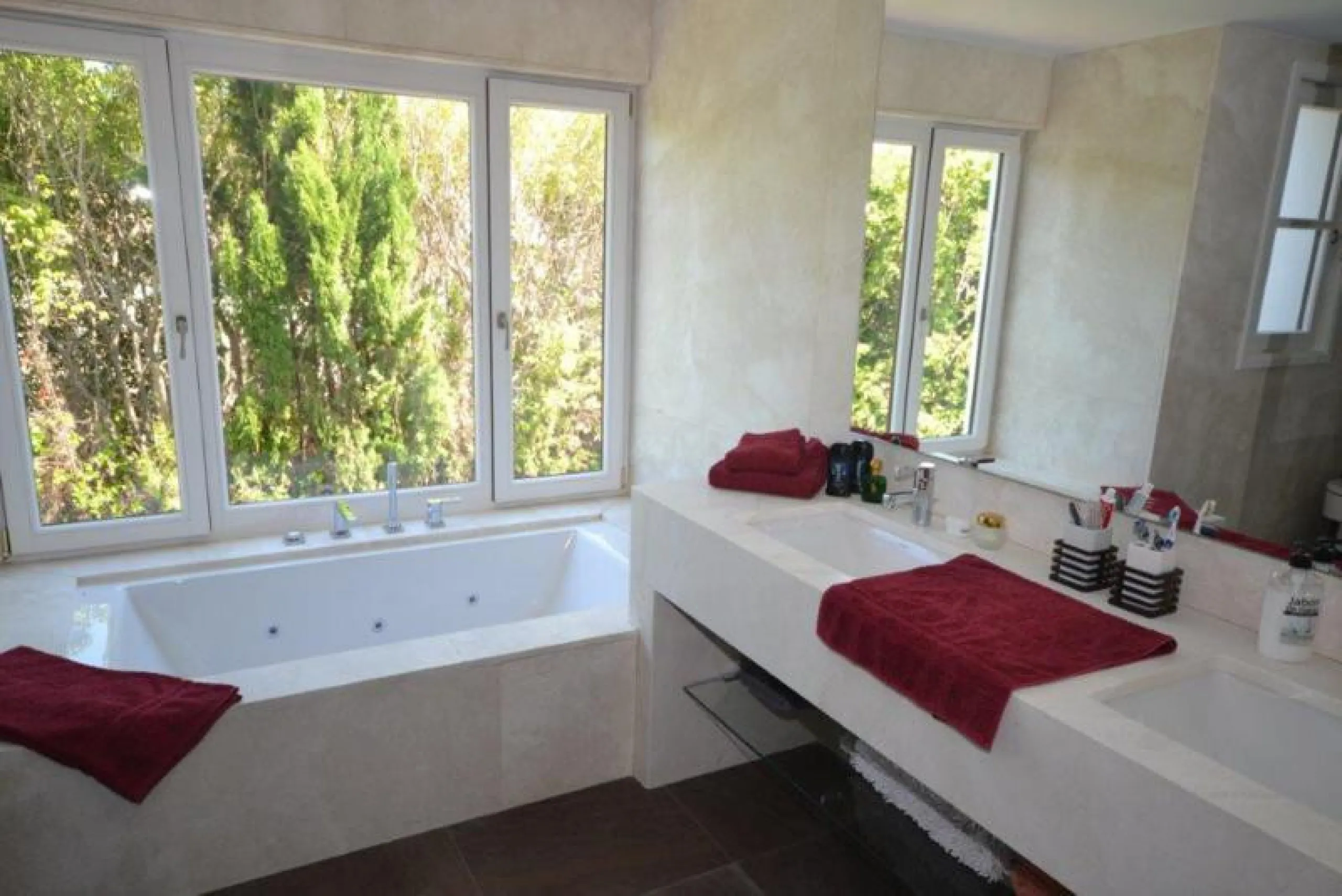 House - Detached Villa в продаже в Marbella, Málaga. В доме 6 спален и 6 ванных комнат. Площадь дома 700 м². Площадь участка 3200 м²