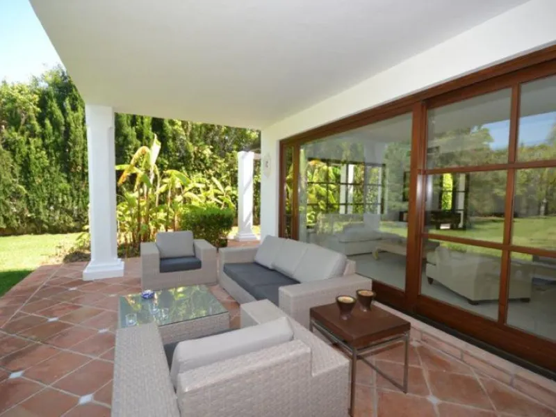 House - Detached Villa в продаже в Marbella, Málaga. В доме 6 спален и 6 ванных комнат. Площадь дома 700 м². Площадь участка 3200 м²
