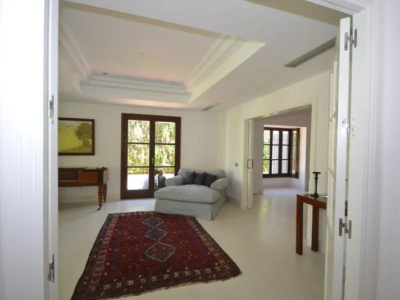 House - Detached Villa в продаже в Marbella, Málaga. В доме 6 спален и 6 ванных комнат. Площадь дома 700 м². Площадь участка 3200 м²