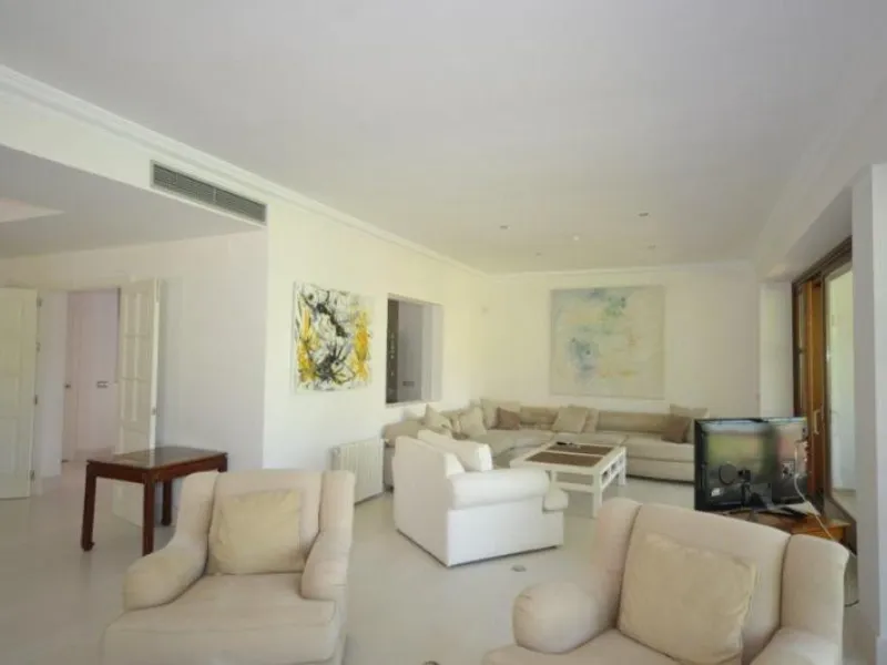 House - Detached Villa в продаже в Marbella, Málaga. В доме 6 спален и 6 ванных комнат. Площадь дома 700 м². Площадь участка 3200 м²