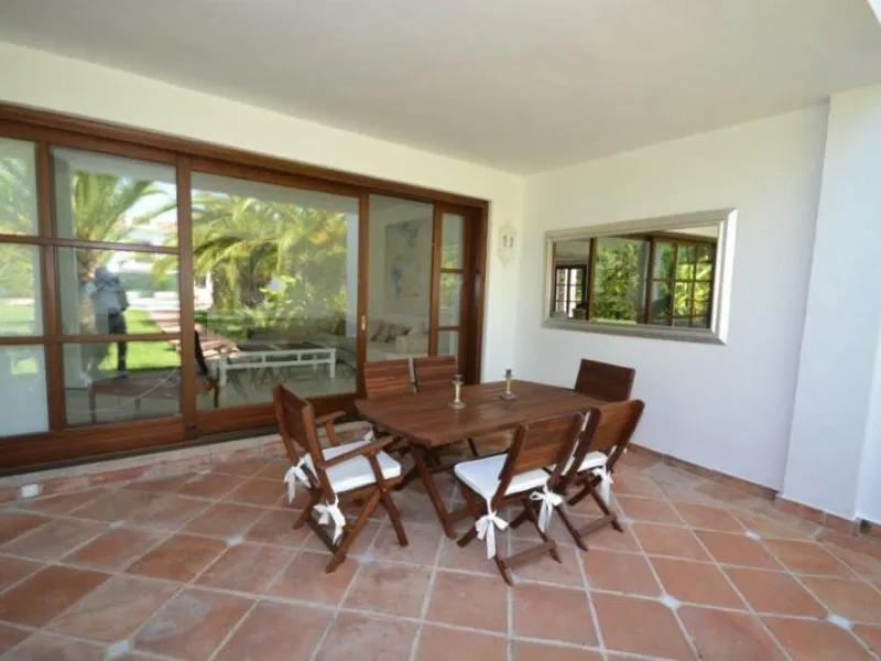 House - Detached Villa в продаже в Marbella, Málaga. В доме 6 спален и 6 ванных комнат. Площадь дома 700 м². Площадь участка 3200 м²