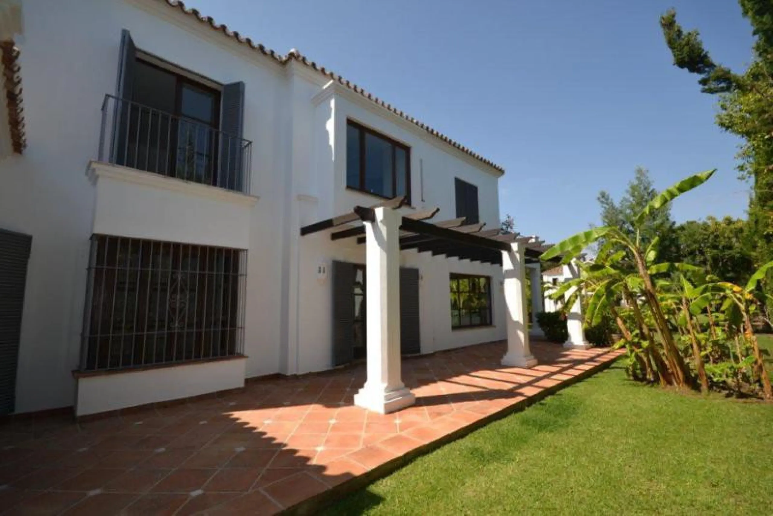 House - Detached Villa в продаже в Marbella, Málaga. В доме 6 спален и 6 ванных комнат. Площадь дома 700 м². Площадь участка 3200 м²