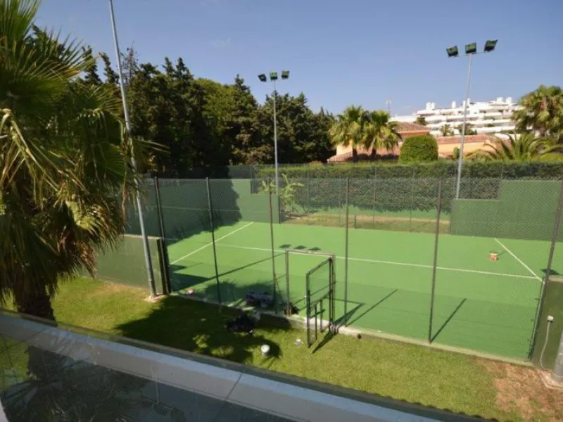 House - Detached Villa в продаже в Marbella, Málaga. В доме 6 спален и 6 ванных комнат. Площадь дома 700 м². Площадь участка 3200 м²