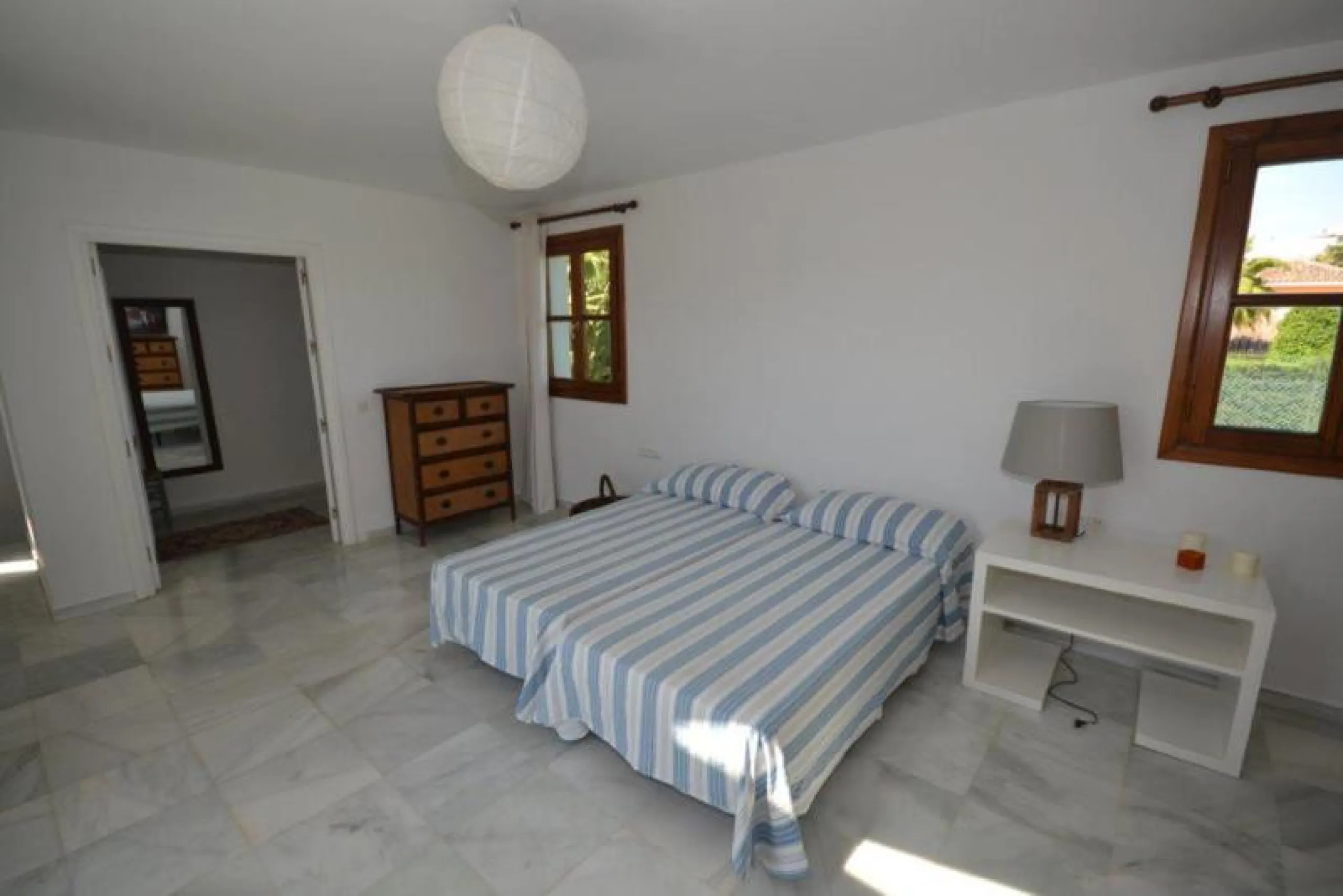 House - Detached Villa в продаже в Marbella, Málaga. В доме 6 спален и 6 ванных комнат. Площадь дома 700 м². Площадь участка 3200 м²