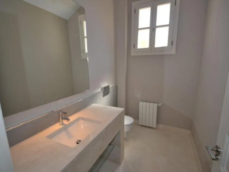 House - Detached Villa в продаже в Marbella, Málaga. В доме 6 спален и 6 ванных комнат. Площадь дома 700 м². Площадь участка 3200 м²