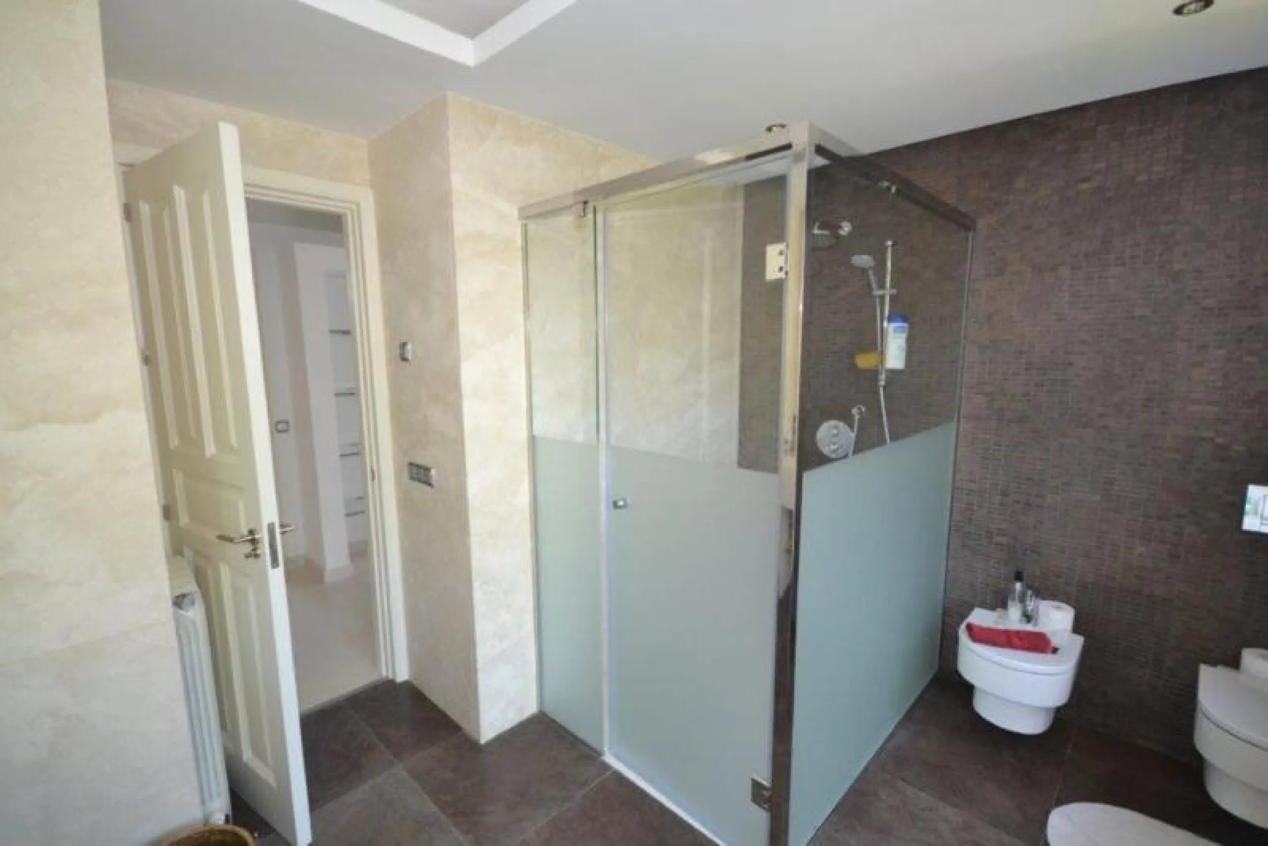 House - Detached Villa в продаже в Marbella, Málaga. В доме 6 спален и 6 ванных комнат. Площадь дома 700 м². Площадь участка 3200 м²